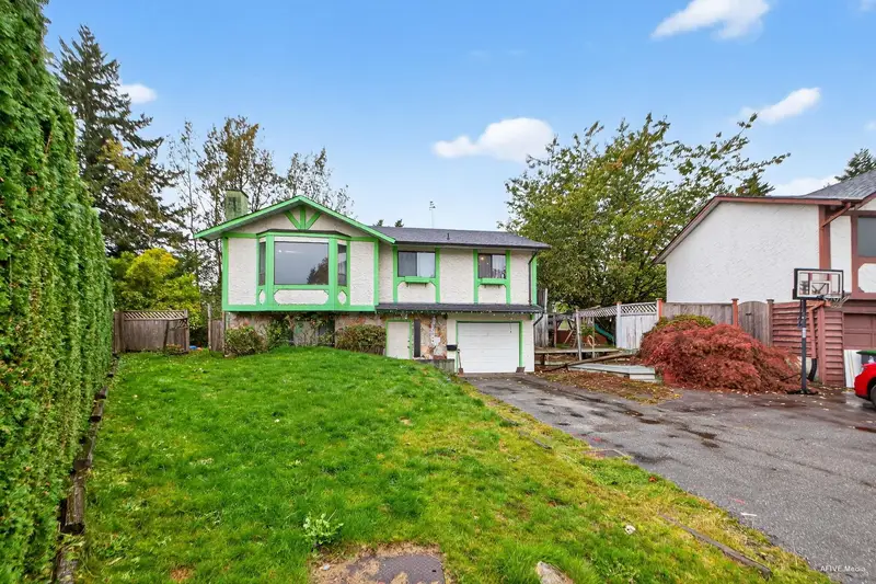 7253 140A STREET - photo 3 of 25