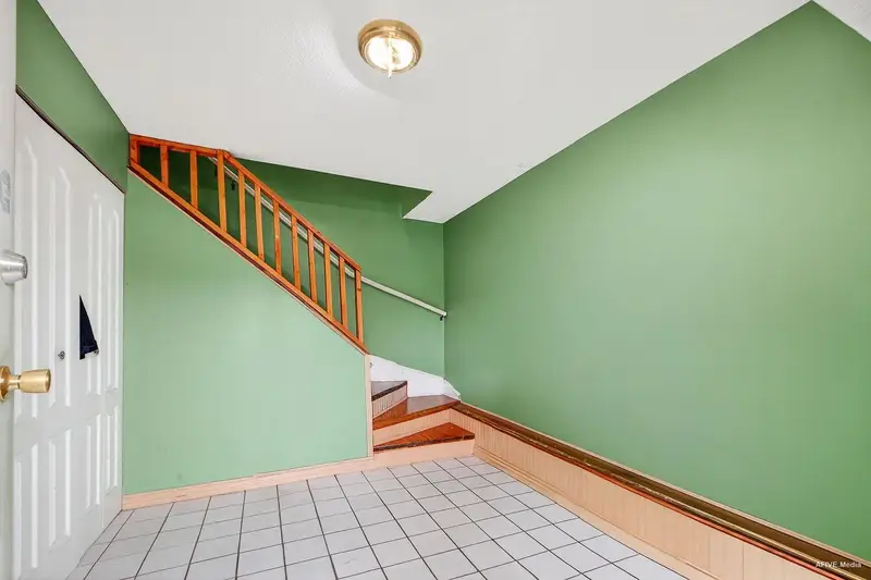 7253 140A STREET - photo 4 of 25