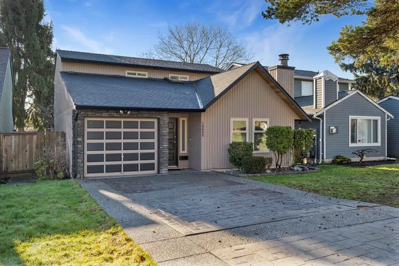 19452 61 AVENUE - photo 3 of 25