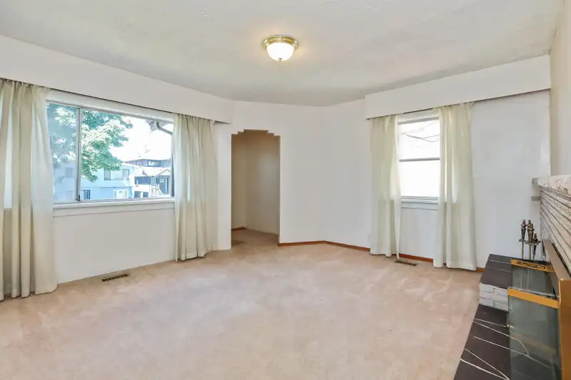 5322 CULLODEN STREET - photo 3 of 40