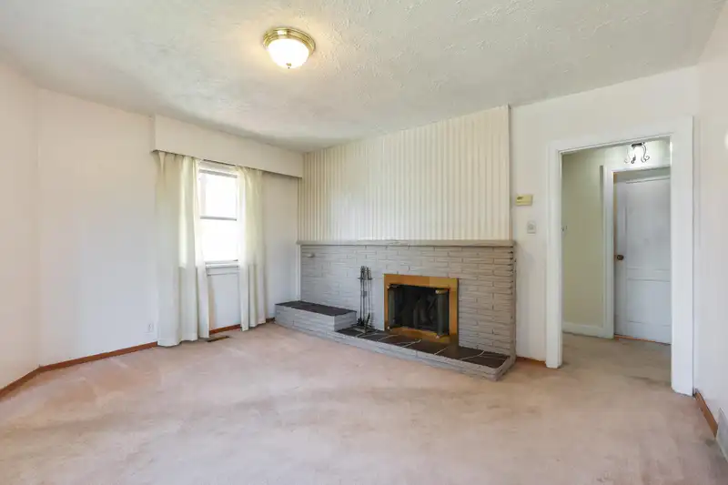 5322 CULLODEN STREET - photo 4 of 40