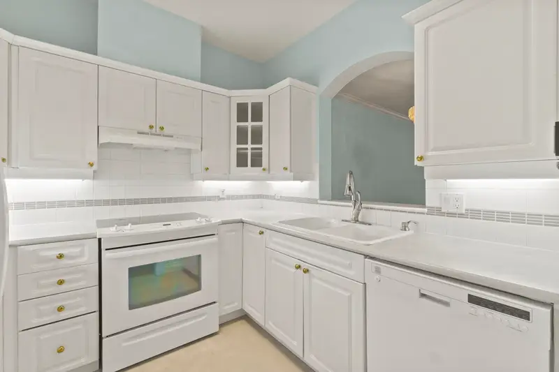 130 3098 GUILDFORD WAY - photo 4 of 25