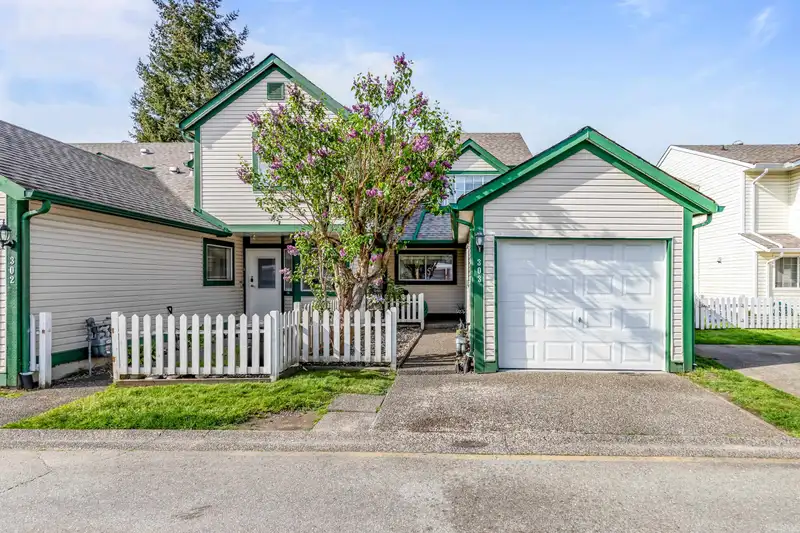303 20675 118 AVENUE - photo 1 of 40