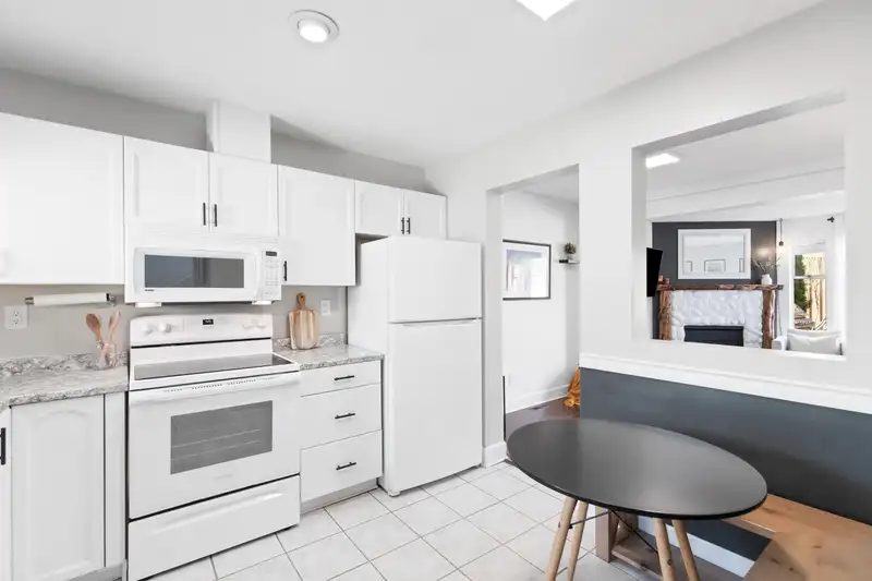 303 20675 118 AVENUE - photo 4 of 40