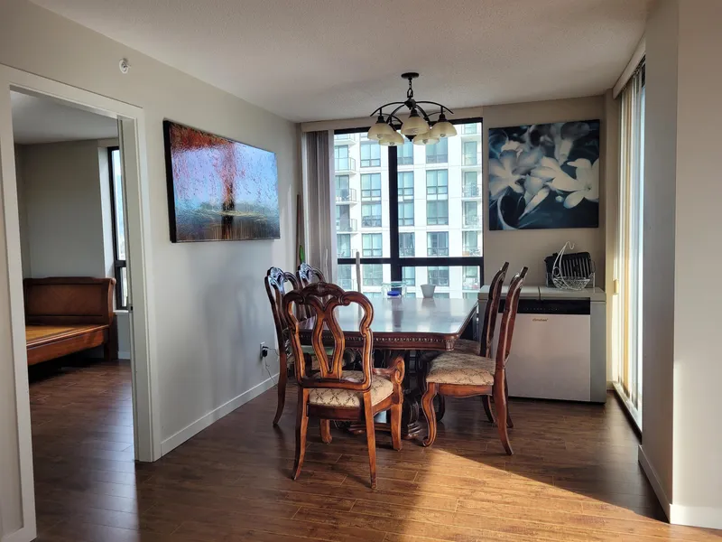 1703 2979 GLEN DRIVE - photo 4 of 9