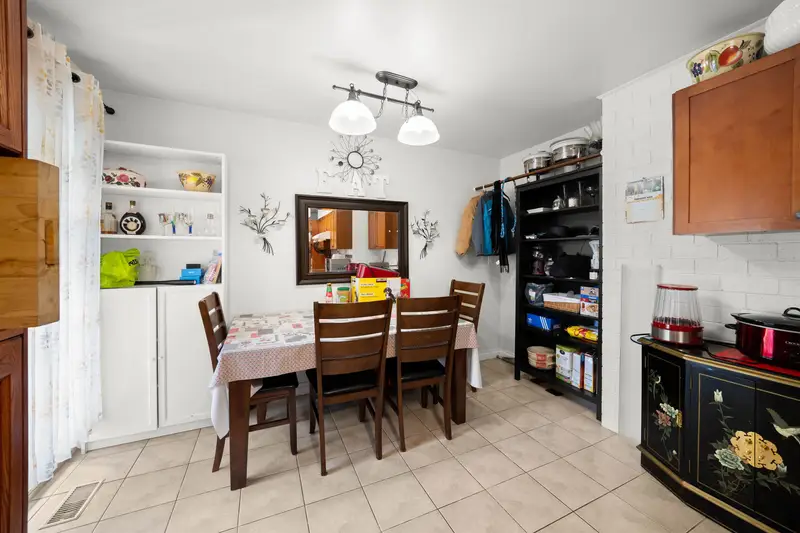 9771 PINEWELL CRESCENT - photo 4 of 14