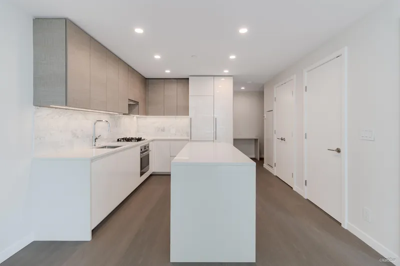 2706 2186 GILMORE AVENUE - photo 2 of 23