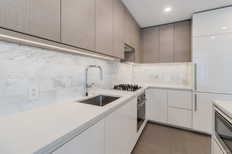 2706 2186 GILMORE AVENUE - photo 3 of 23