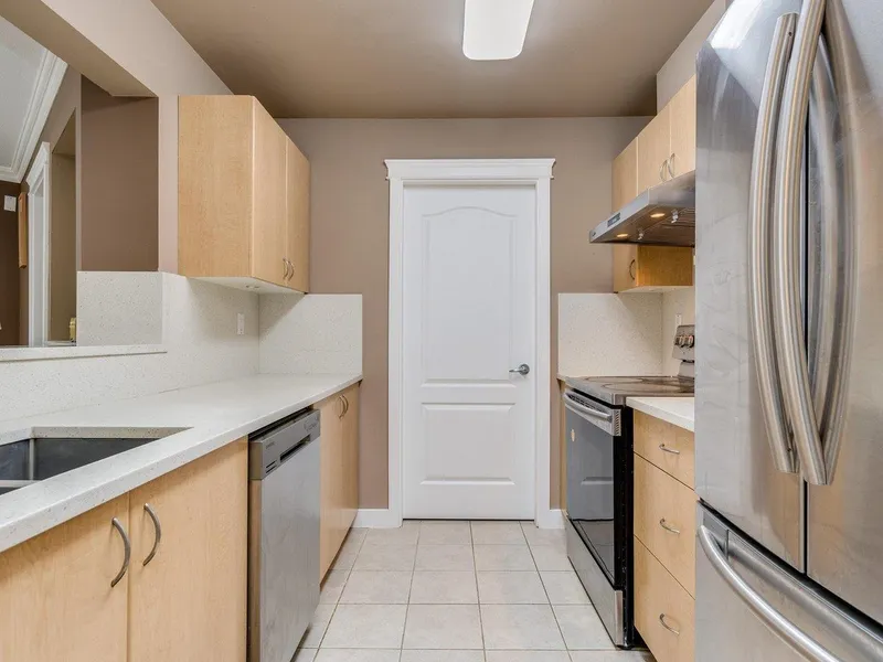 306 15220 GUILDFORD DRIVE - photo 4 of 21