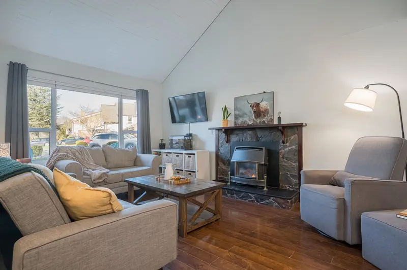 2118 WINSTON COURT - photo 3 of 25