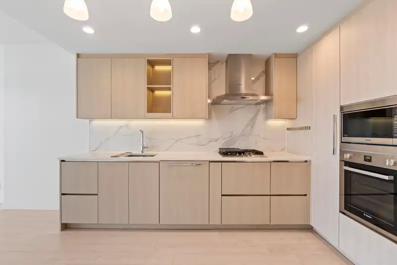 4108 4890 LOUGHEED HIGHWAY - photo 2 of 19