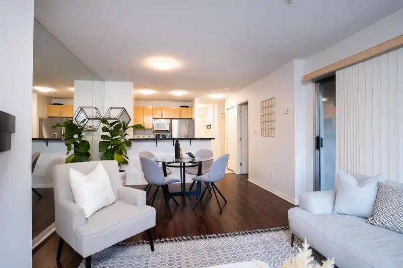 208 3023 W 4TH AVENUE - photo 4 of 18