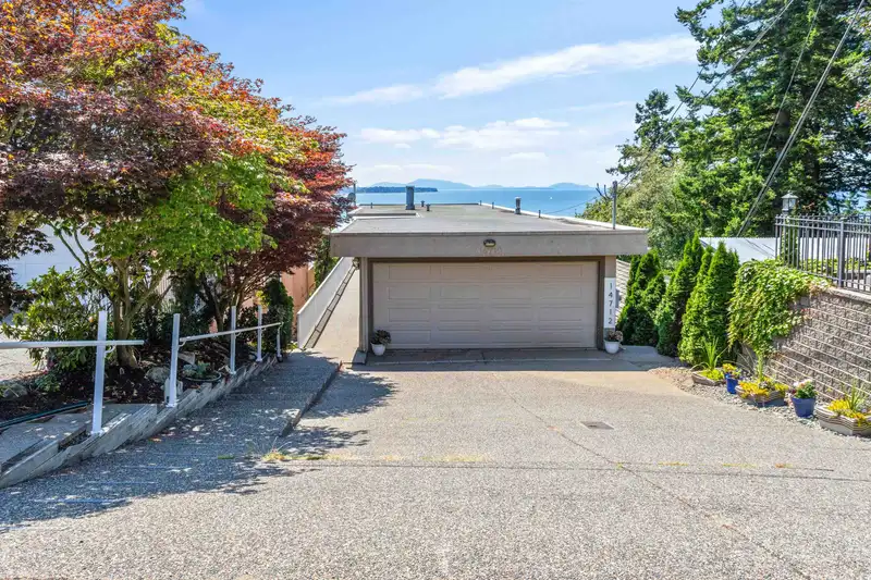 14712 OXENHAM AVENUE - photo 2 of 40