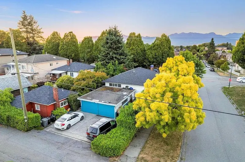 1294 E 33RD AVENUE - photo 2 of 25