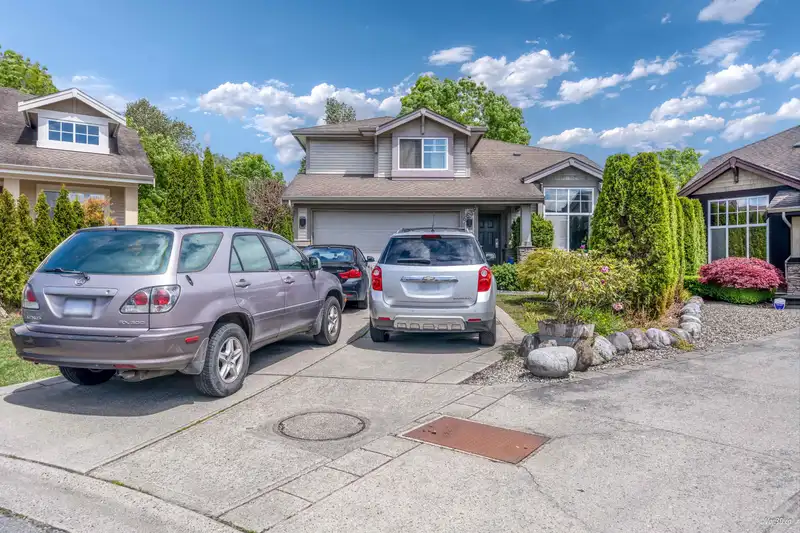 6639 207 STREET - photo 1 of 36