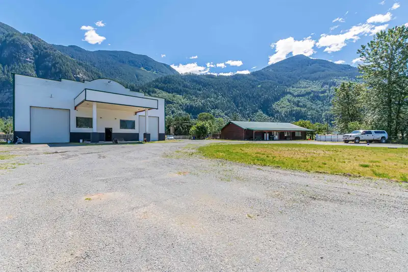 58465 LAIDLAW ROAD - photo 1 of 35
