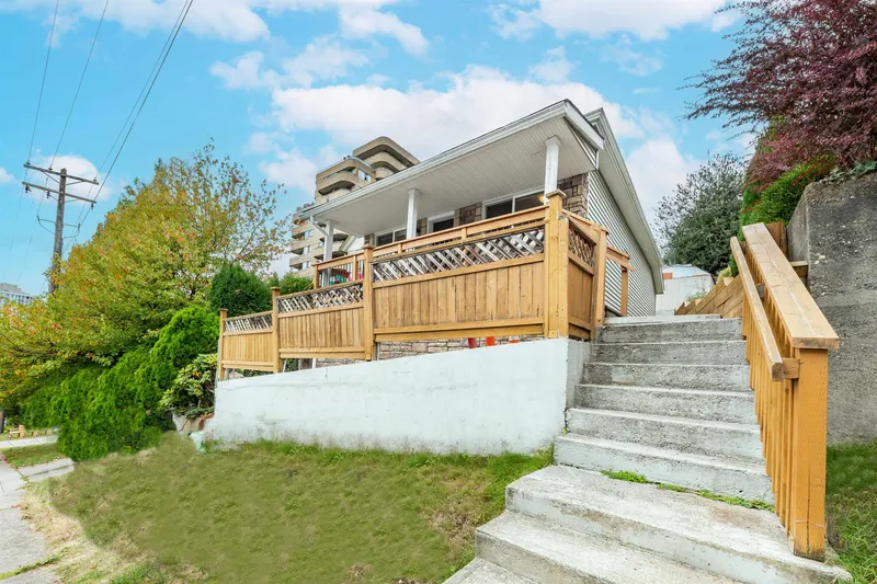 1011 AUCKLAND STREET - photo 1 of 19