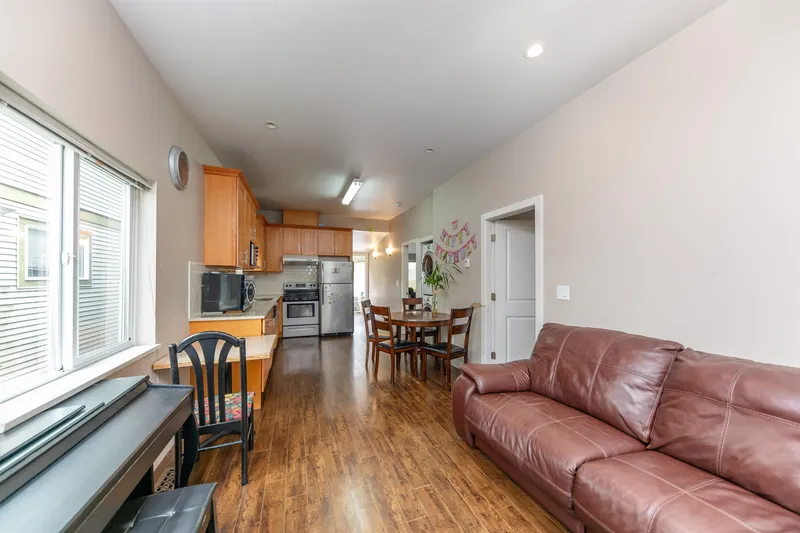 1011 AUCKLAND STREET - photo 3 of 19