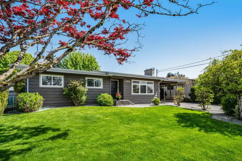 2064 MEADOWS STREET - photo 1 of 40
