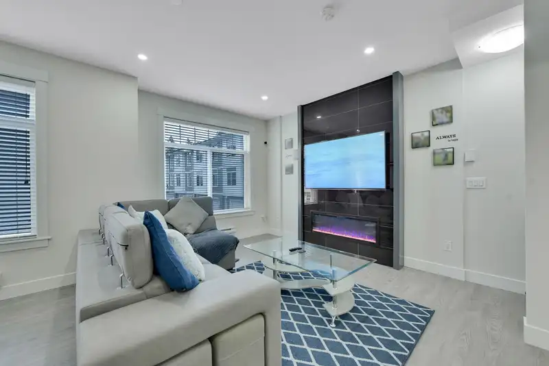 40 11267 133 STREET - photo 2 of 40