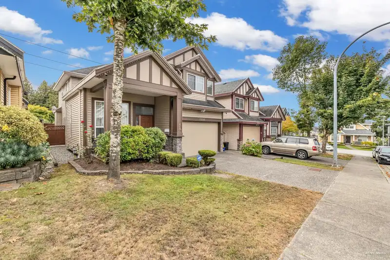 11248 87A AVENUE - photo 3 of 33