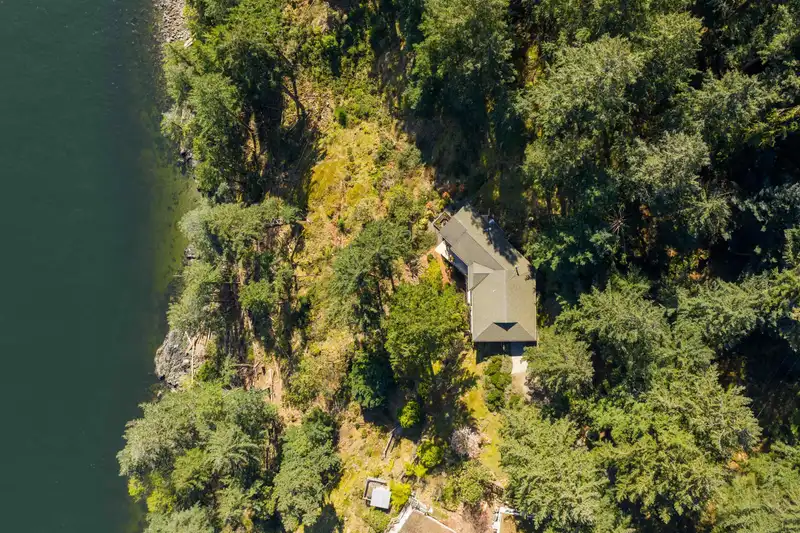 673 CLIFF ROAD - photo 2 of 40