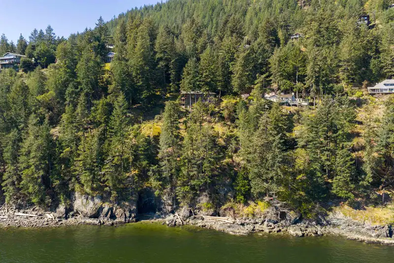 673 CLIFF ROAD - photo 3 of 40