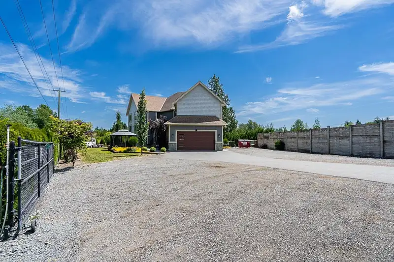 27562 48 AVENUE - photo 1 of 40
