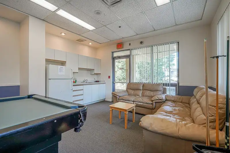 1508 9830 WHALLEY BOULEVARD - photo 4 of 34