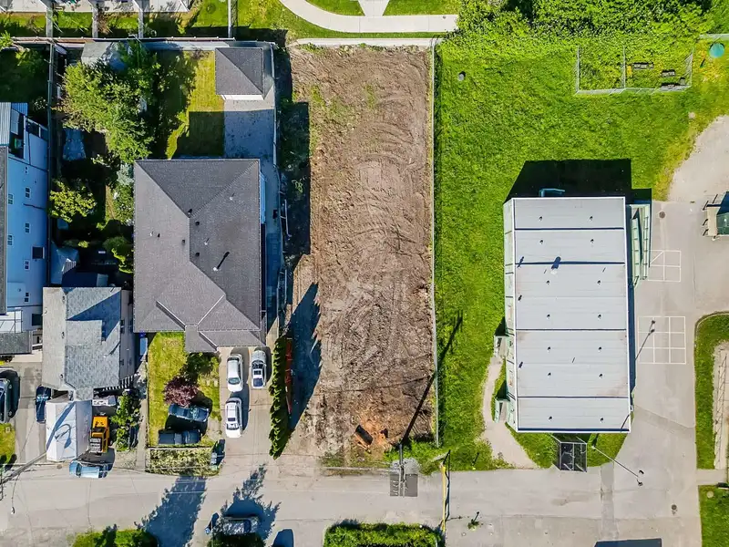 231 LAWRENCE STREET - photo 3 of 30