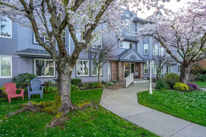 202 1378 FIR STREET - photo 1 of 37