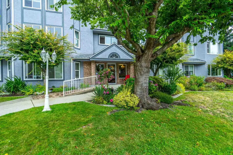 202 1378 FIR STREET - photo 4 of 37