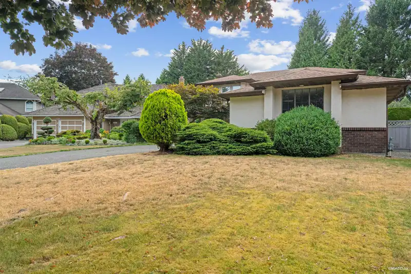 2333 150B STREET - photo 2 of 35