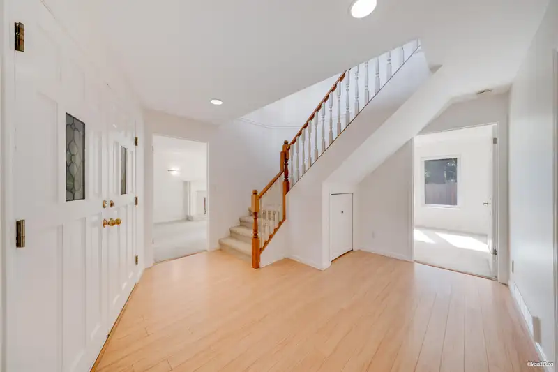 2333 150B STREET - photo 4 of 35