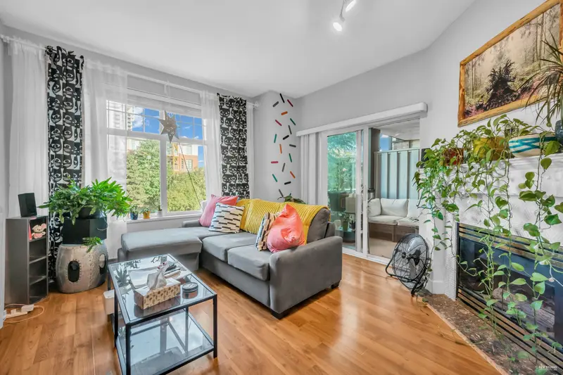 213 83 STAR CRESCENT - photo 2 of 25