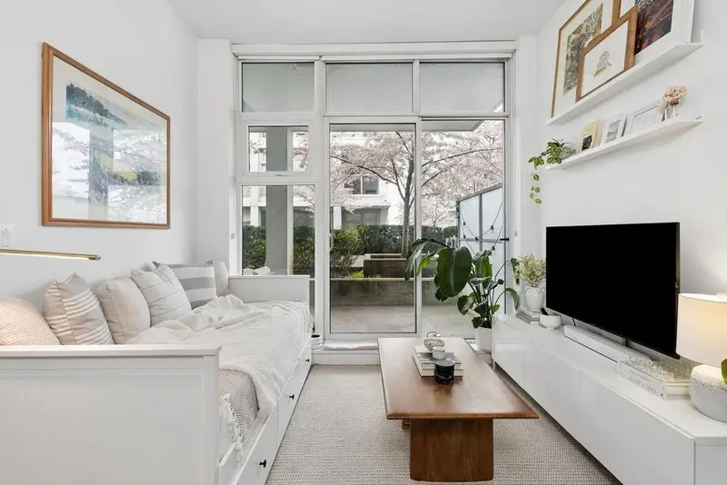 328 2220 KINGSWAY STREET - photo 1 of 20