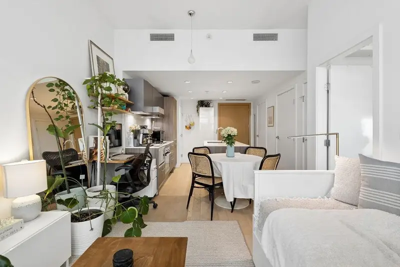 328 2220 KINGSWAY STREET - photo 3 of 20