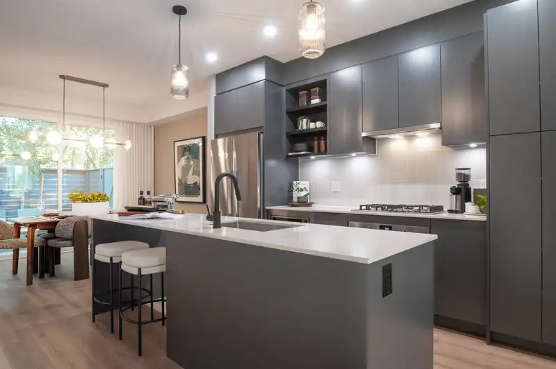 139 921 GRANT STREET - photo 2 of 13