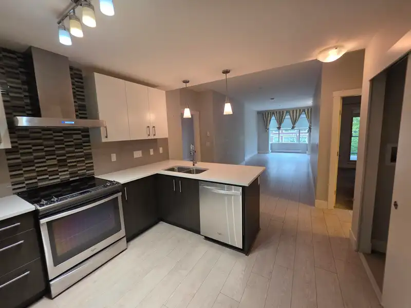 204 2460 KELLY AVENUE - photo 2 of 15
