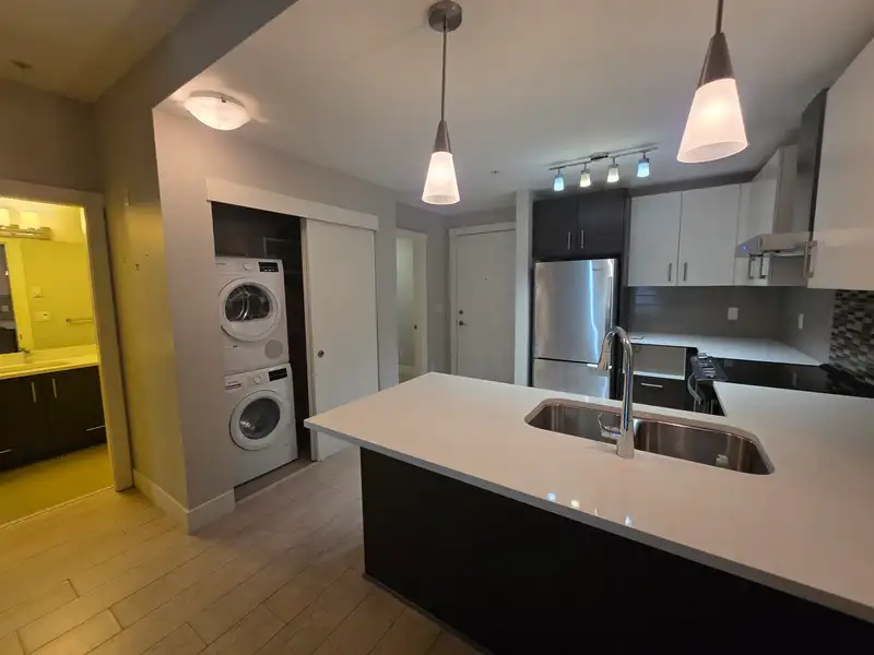 204 2460 KELLY AVENUE - photo 4 of 15