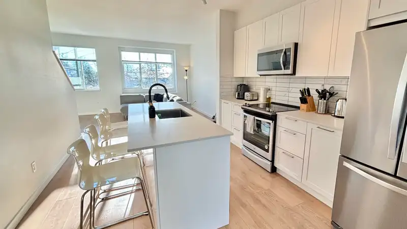 503 18505 LAURENSEN PLACE - photo 2 of 20