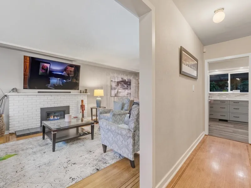 9434 113B STREET - photo 3 of 25