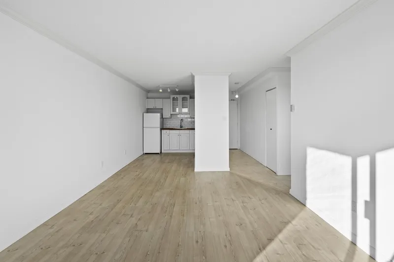 301 320 ROYAL AVENUE - photo 3 of 25