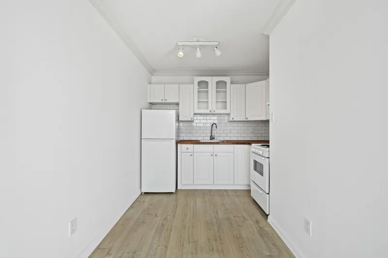 301 320 ROYAL AVENUE - photo 4 of 25