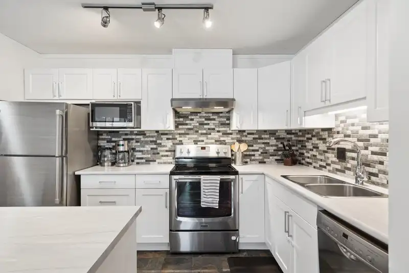 413 2968 BURLINGTON DRIVE - photo 4 of 22