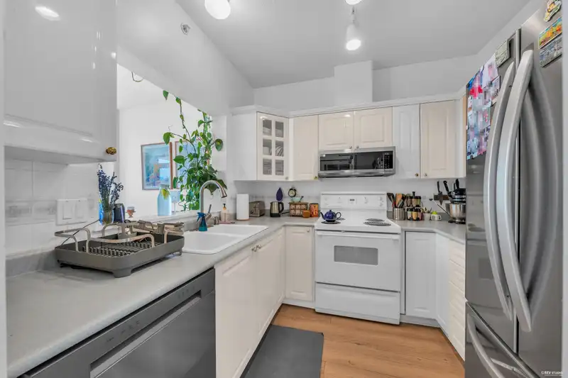 802 160 W KEITH ROAD - photo 4 of 40