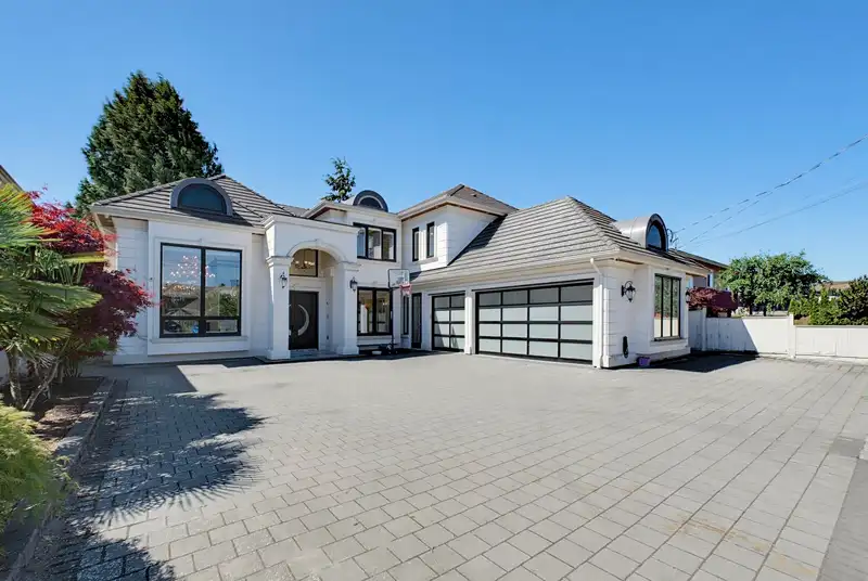 5500 CATHAY ROAD - photo 2 of 34