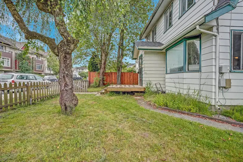 2015 FRASER AVENUE - photo 3 of 6