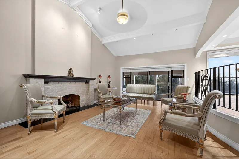 1375 BURNSIDE ROAD - photo 3 of 25