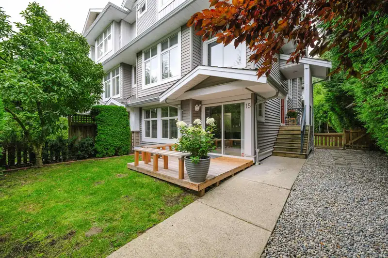 15 20449 66 AVENUE - photo 2 of 40